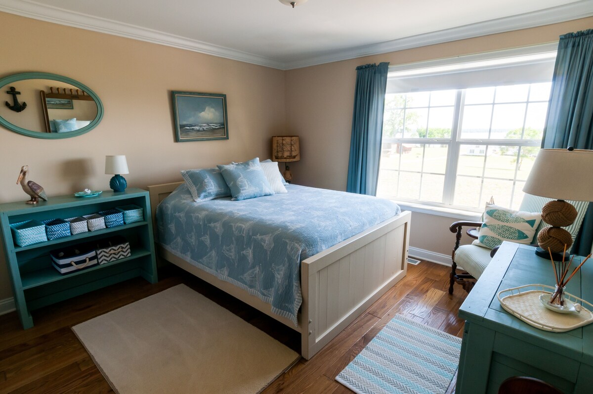 Gorgeous River Views/Private Beach – Peaceful Country Home close to Williamsburg