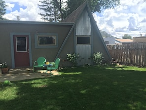 Beautiful front yard space with luxurious green grass & place to relax in shade