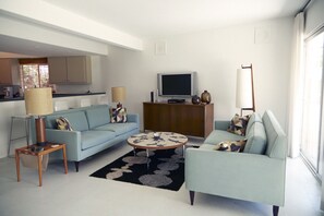 Seating area/ living room