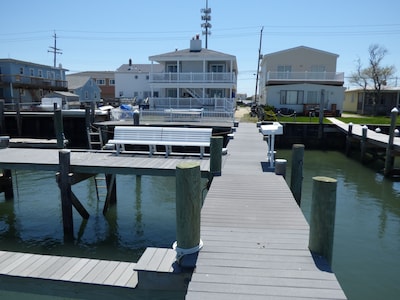 Play On Bay, 9 Bedroom Waterfront Beach House,Relaxing,Crabbing,Fishing,Golf,AC