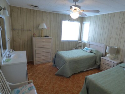 Play On Bay, 9 Bedroom Waterfront Beach House,Relaxing,Crabbing,Fishing,Golf,AC