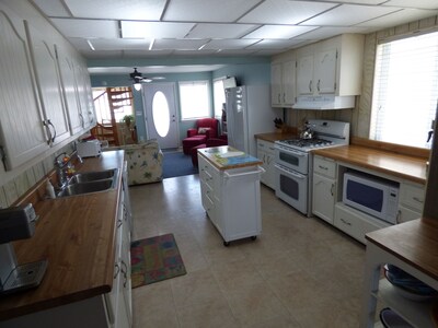 Play On Bay, 9 Bedroom Waterfront Beach House,Relaxing,Crabbing,Fishing,Golf,AC