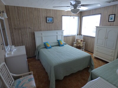 Play On Bay, 9 Bedroom Waterfront Beach House,Relaxing,Crabbing,Fishing,Golf,AC