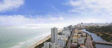 Vue sur la plage ou l’océan