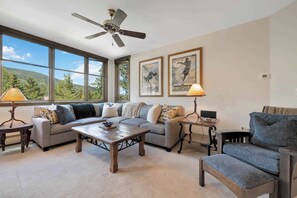 highlands-lodge-305-7348_52277327956_o