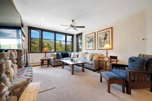 highlands-lodge-305-7338_52277328036_o