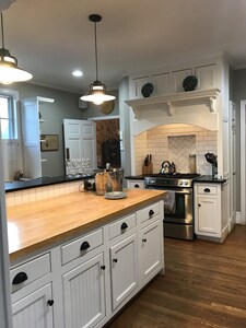 Huge home in the heart of 5 pts perfect for UGA Football, Weddings or Graduation