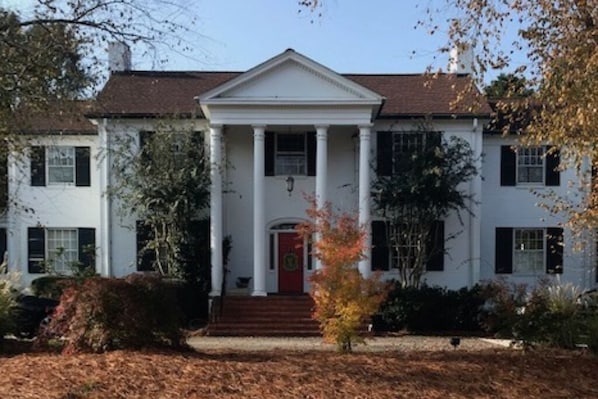 Huge home in the heart of 5 pts perfect for UGA Football, Weddings or Graduation