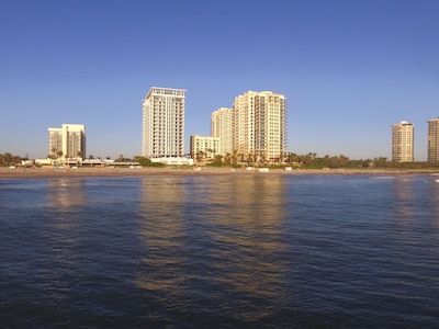 Palm Beach Singer Island Resort & Spa - Grand Panorama Suite -Daily Housekeeping
