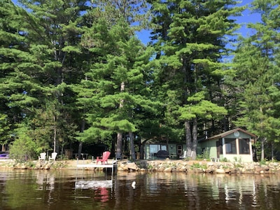 Round Lake Family Cottage, near Bonnechere, Foy and Algonquin Provincial Parks