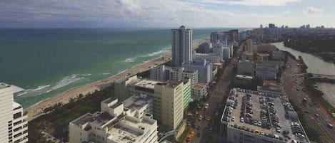 Vue sur la plage ou l’océan