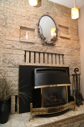 Front room gas fireplace