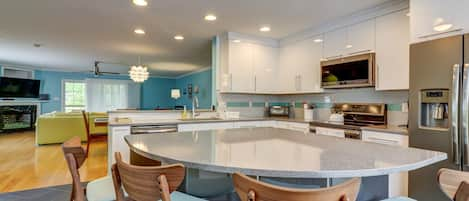 Kitchen- recently renovated and large island for additional seating