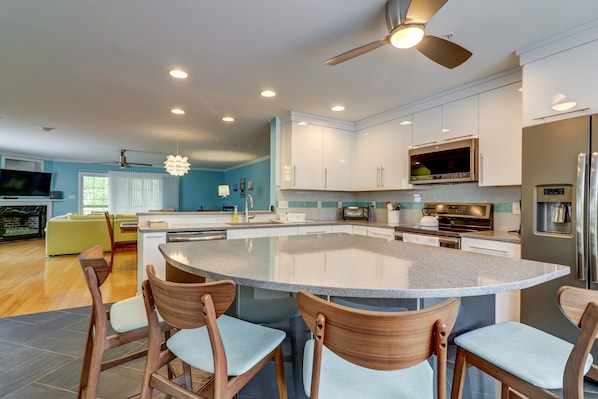 Kitchen- recently renovated and large island for additional seating