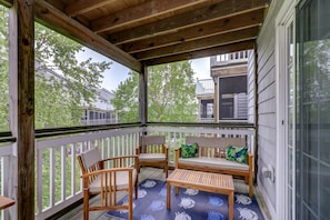 Spacious screened in porch with seating