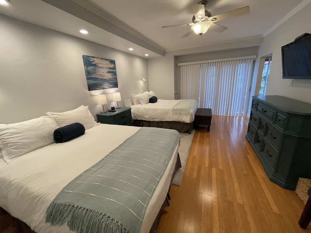 Resort Living Inside the Grounds! Short Walk to Spa, PFC Fitness and Plaza!
