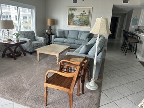 A great entertainment area with plenty of seating.