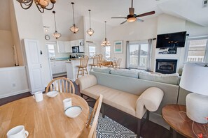 Surf-or-Sound-Realty-Serenity-Cove-740-Great-Room