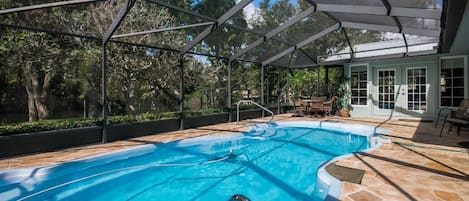 Screened, solar heated pool
Casa Del Rio 