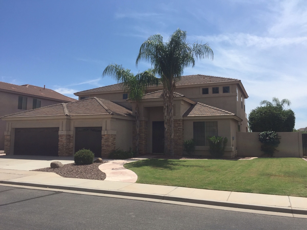 Sleeps 10 comfortably