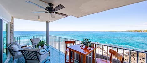 Light and bright end oceanfront unit with direct view into Kailua Bay