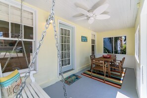 Sit, swing, stay awhile! Relax on the screened porch and enjoy the outdoors