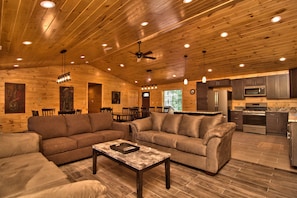 Open Living Area With Plenty Of Seating In The Kitchen And Dining Room!