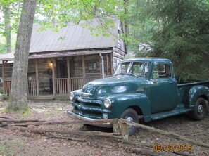 Sorry, the truck doesn't come with the cabin, but it looks very nice in front