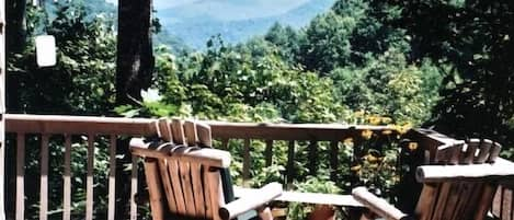 Stunning View, Secluded
Luxury Treehouse, Resort
Park, Appalachian Trail 