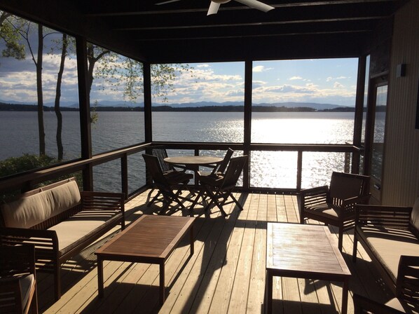 Screened in deck/porch