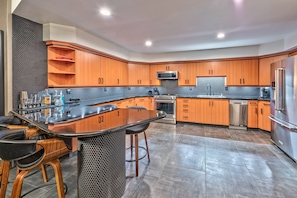 Luxury kitchen fully furnished with professional grade appliances & cookware