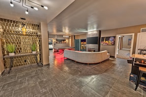 Luxurious open floorplan perfect for group settings