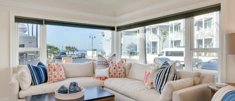 Family Room of the 3 Bedroom House - Single Story Home