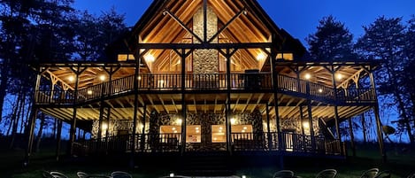 Luxury Lodge in Hocking Hills