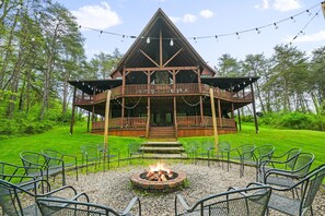 River Rock Lodge Hocking Hills | Firepit under the string lights
