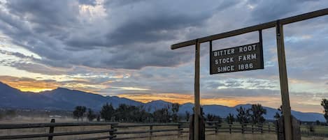 Stunning mountain sunsets will welcome you as you arrive to my cottage