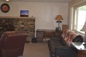 Large desk area in the tv room