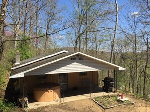 Cabin from hiking trail entrance