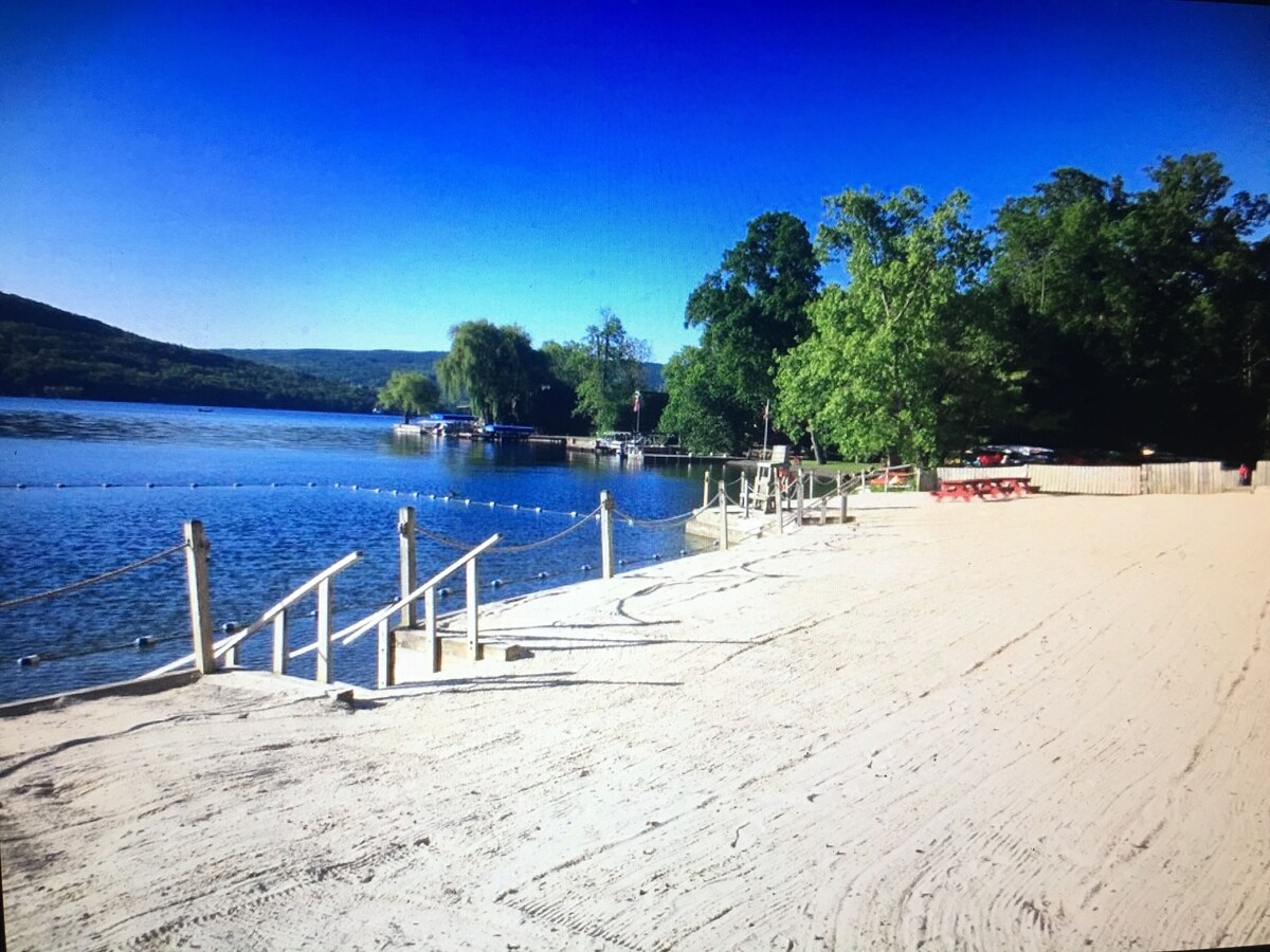 #1 Rated Amazing Canandaigua Lake/ 4 bed/3 bath/1750sqft.Rare End Unit!