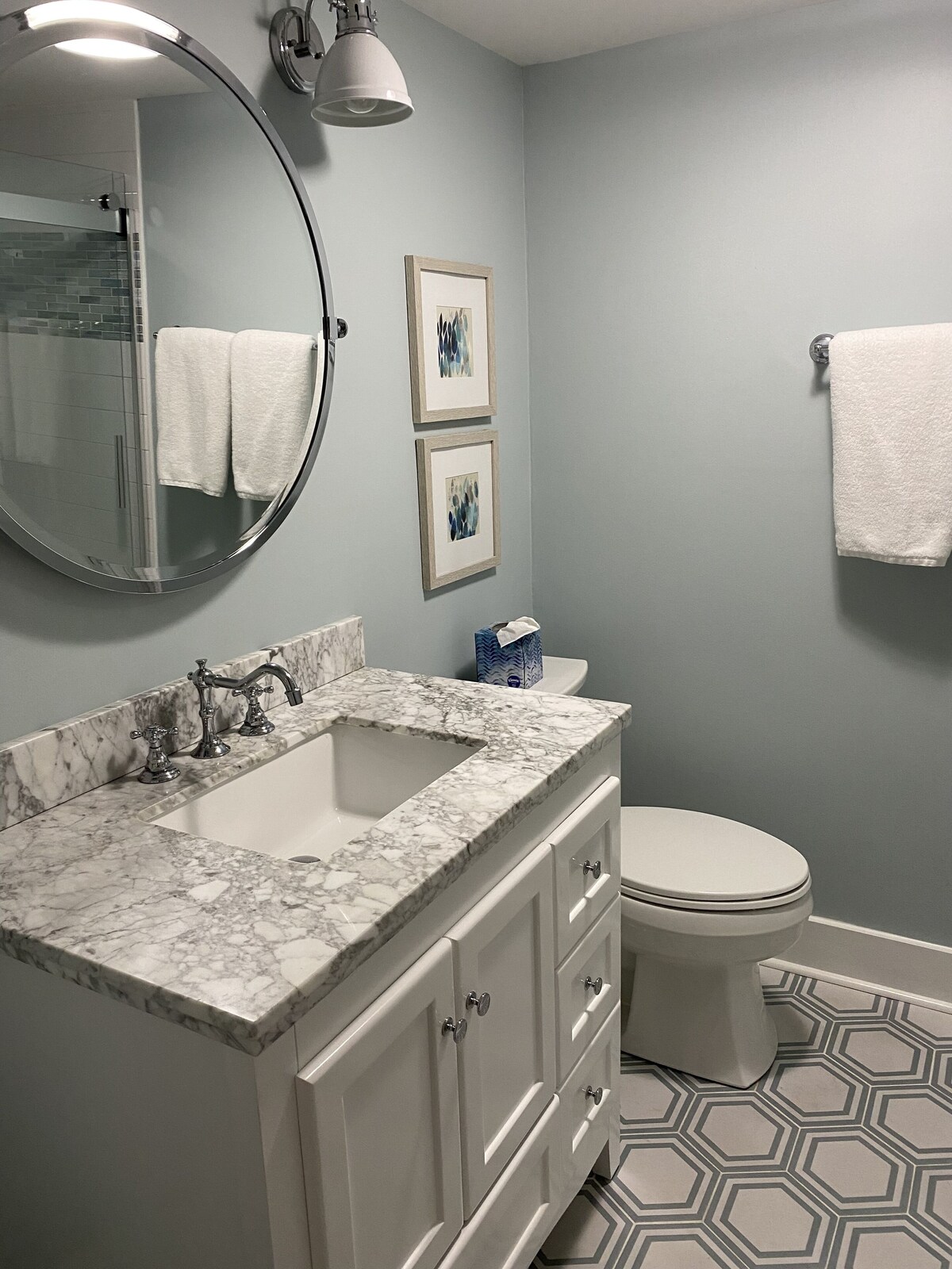 Beautifully updated villa! Walk to beach, pools, golf, amenity cards!
