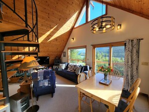 2nd floor livingroom of the Steller Jay