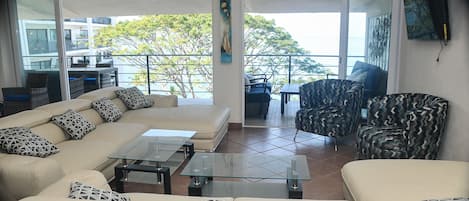 Ocean Living Room, Unobstructed view of Los Muertos Beach (11th fl)