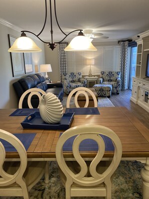 Dining Area - Seats 4 