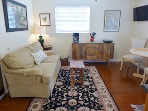 2nd Floor, Queen Palm Suite in Green Palm Villa