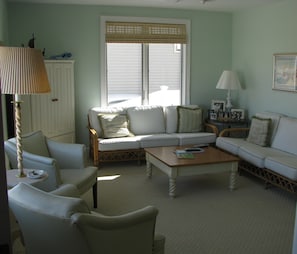 Front Living Room seats 10 with ceiling fan