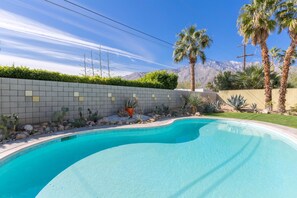 Classic kidney shaped pool. The swimming pool is approximately 13x30x5′ deep