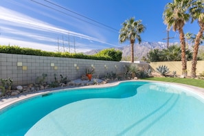 Classic kidney shaped pool. The swimming pool is approximately 13x30x5′ deep