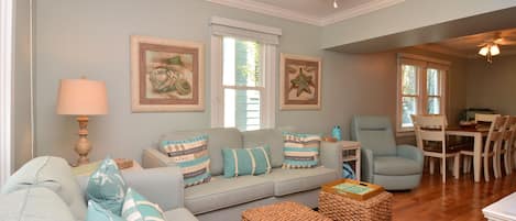 Living Room W/ Beautiful New Furniture & Hardwood Flooring