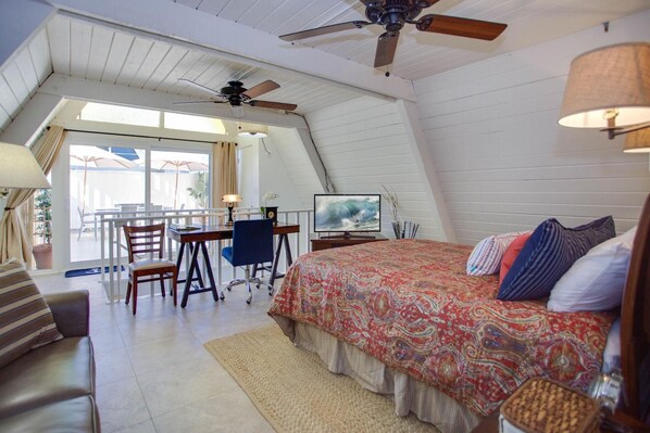 Welcome to one of the “Retro A-Frames of 15th Street!” Our rear upper studio *with bonus loft* has been lovingly restored for a funky and fabulous getaway in the heart of Newport!
                