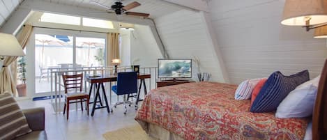 Welcome to one of the “Retro A-Frames of 15th Street!” Our rear upper studio *with bonus loft* has been lovingly restored for a funky and fabulous getaway in the heart of Newport!